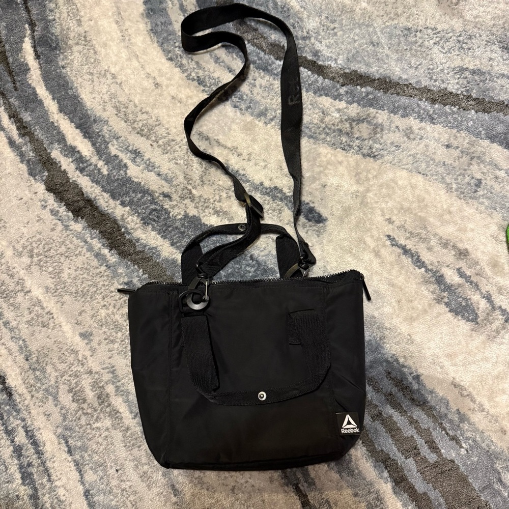 REEBOK MADISON CROSSBODY-NYLON
Reebok Women's Nylon Crossbody Handbag, Black